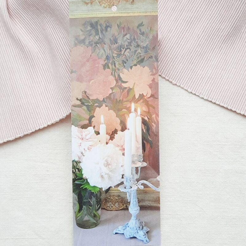 Pfingstrosen und Kerzen