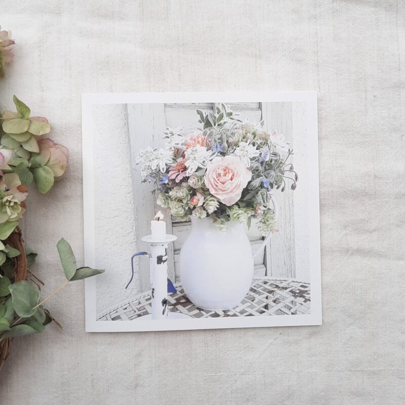 Emaillekrug mit Sommerstrauss